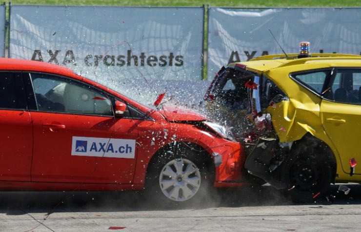 incidente tra due auto