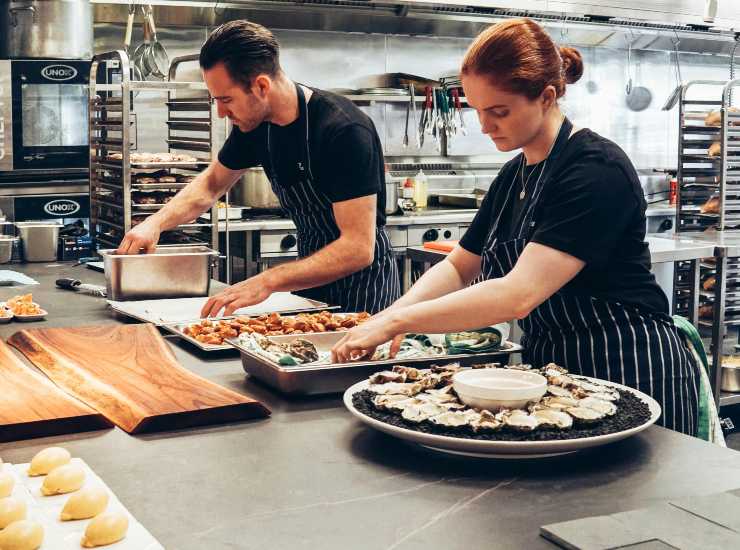 Lavoro in una cucina professionale (pexels.com) - circuitolavoro.it