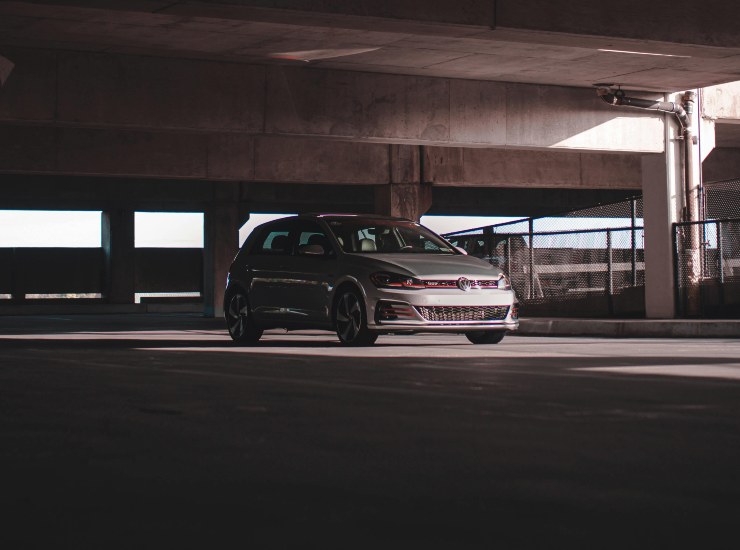 Parcheggio abusivo (pexels.com) - circuitolavoro.it