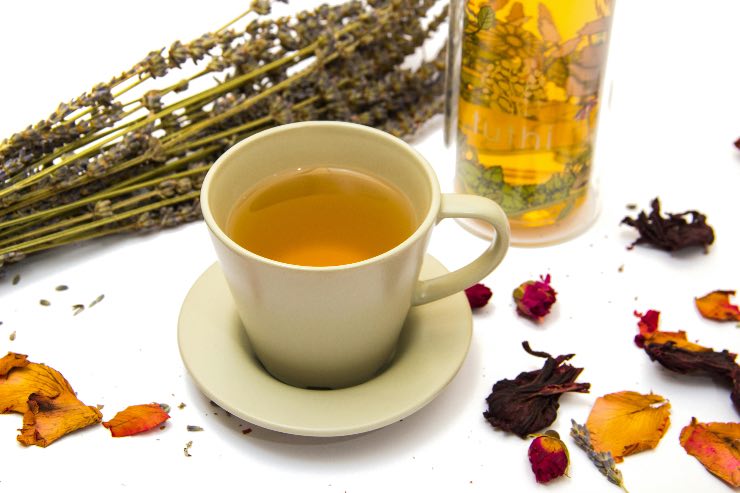 tazza con tisana 