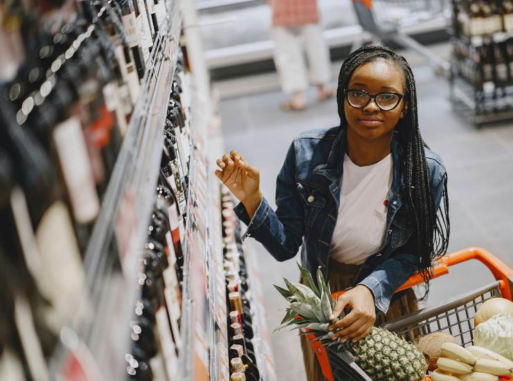 Il vino da Lidl (pexels.com) - circuitolavoro.it