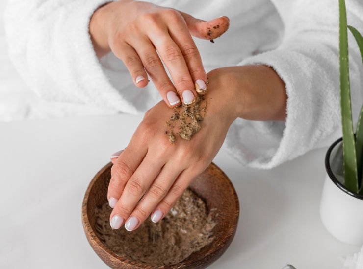 scrub viso e corpo - freepik -circuitolavoro.it