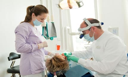 Lavoro per dentisti e assistenti, centinaia di posti in tutta Italia