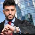 Cambio ora legale, come incide sul calcolo della busta paga per i lavoratori