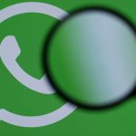 Lente d'ingrandimento su logo WhatsApp