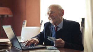 Pensionato con soldi