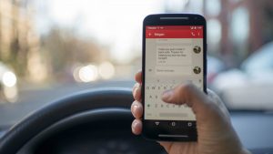 Smartphone alla guida
