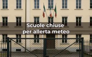 Scuola chiusa e scritta in sovraimpressione: "Scuole chiuse per allerta meteo"