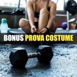 Ragazza che si allena in palestra e scritta "Bonus prova costume"
