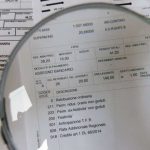 Lente d'ingrandimento su busta paga