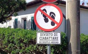 Cartello divieto infradito