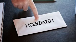 Lettera con scritto "Licenziato"