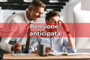 Ragazzi lavoratori che esultano davanti al pc e scritta "pensione anticipata"