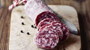 Salame artigianale su tagliere