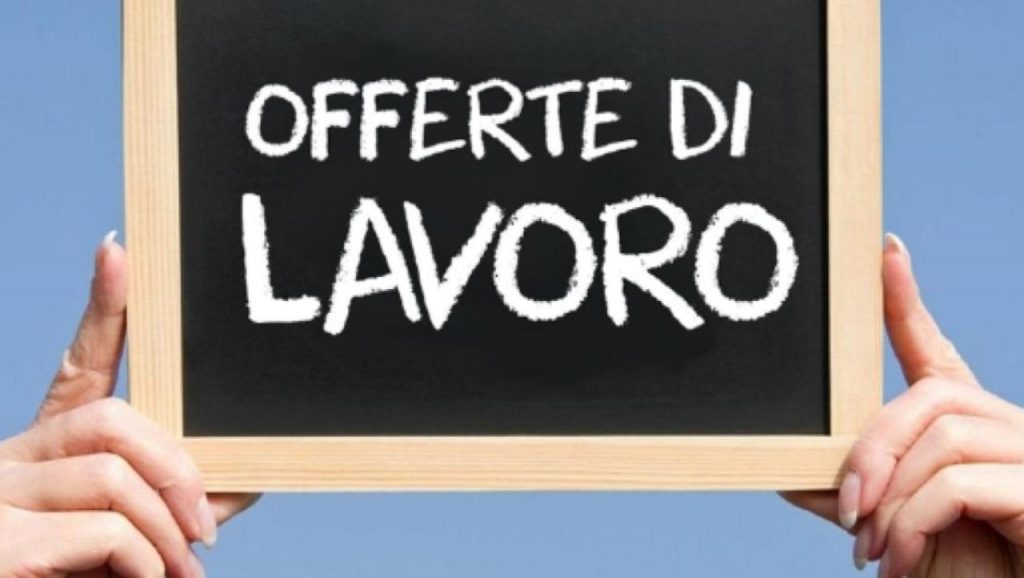 lavagna con scritto "offerte di lavoro"