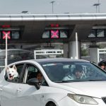 auto che esce dall'autostrada