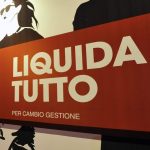 Chiusura Coin, cartello liquidazione della merce