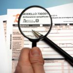 lente d'ingrandimento sulla dichiarazione dei redditi