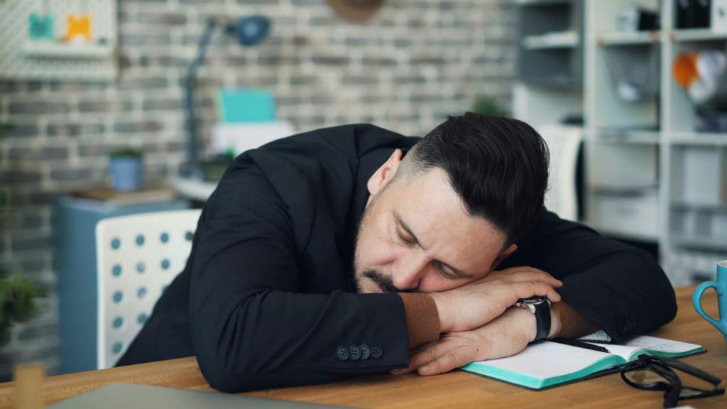 Dormire a lavoro (pexels.com) - circuitolavoro.it