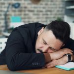 Dormire a lavoro (pexels.com) - circuitolavoro.it