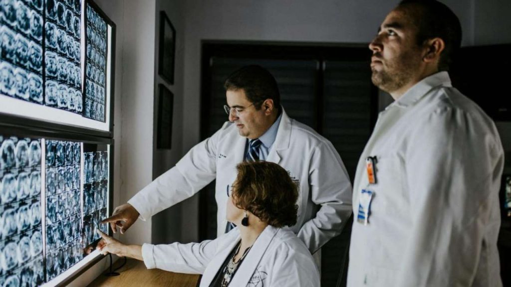 Malattia X, cos’è e chi colpisce: gli esperti sono preoccupati per una possibile nuova pandemia
