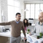 Dipendente in ufficio che viene licenziato dal datore di lavoro