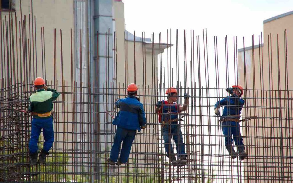 operai in una situazione di pericolo