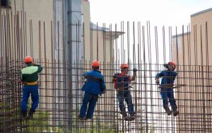 operai in una situazione di pericolo