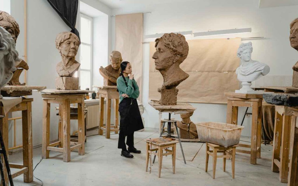 statue