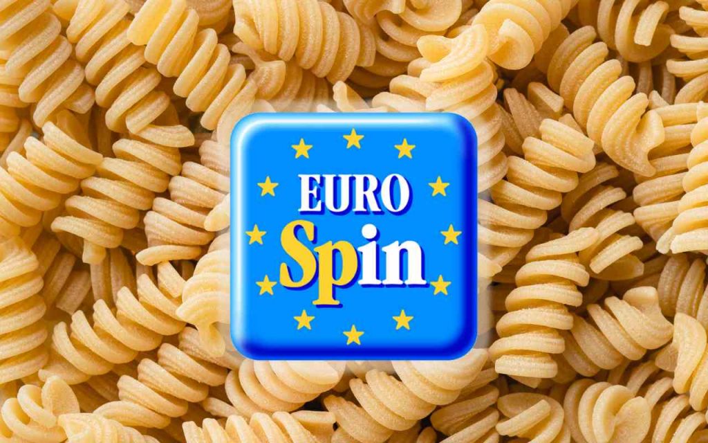 Sfondo con della pasta e logo Eurospin