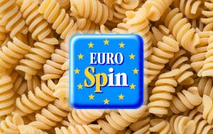 Sfondo con della pasta e logo Eurospin
