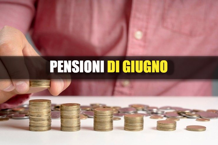 Anziana che conta le monete e scritta "Pensioni di giugno"