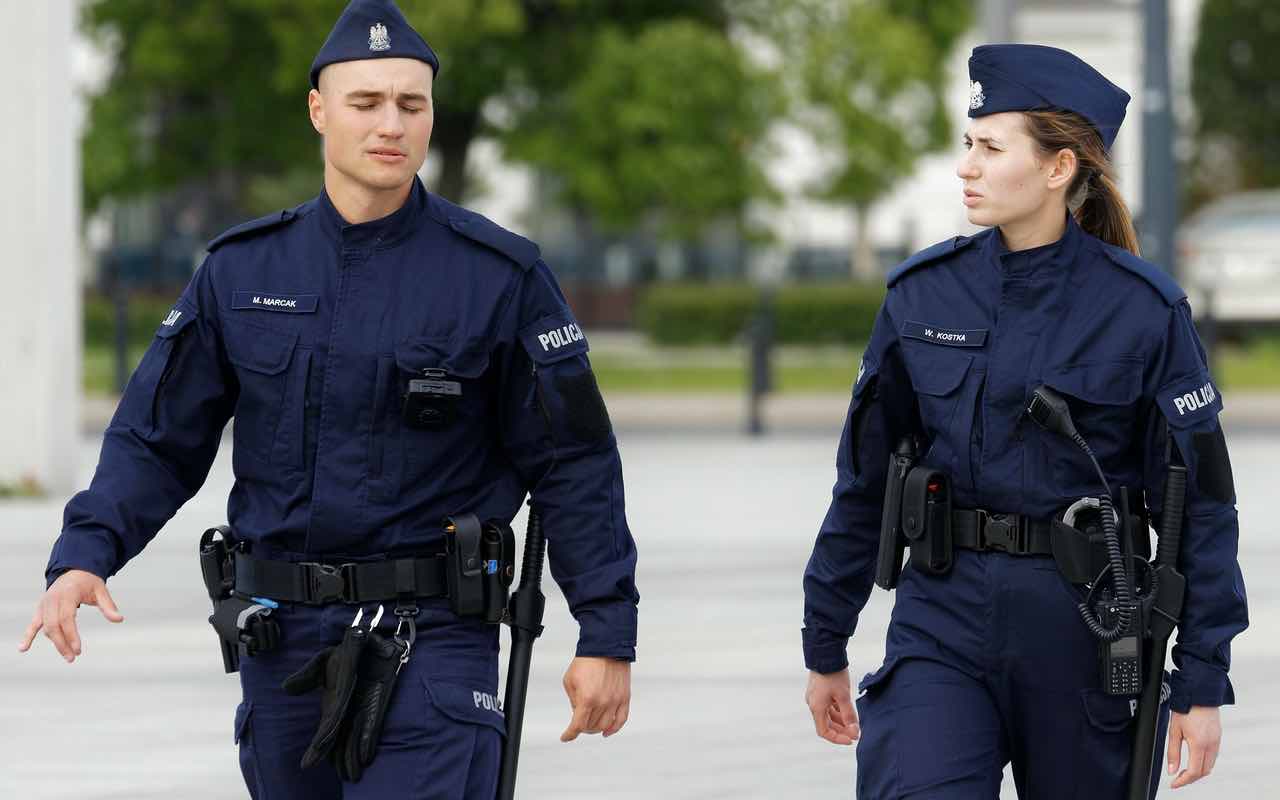 due poliziotti