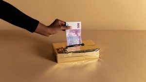 Regalo soldi (pexels.com) - circuitolavoro.it