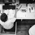 Straordinari a lavoro (pexels.com) - circuitolavoro.it