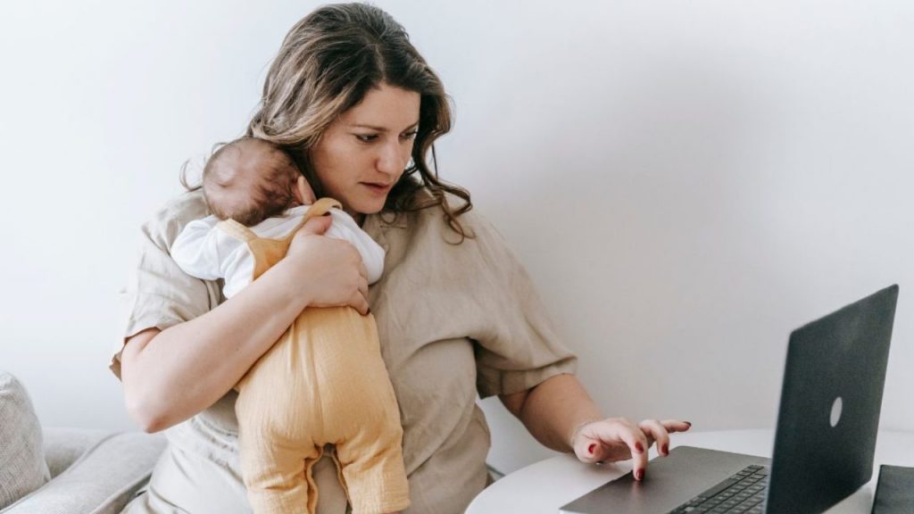 Bonus mamme: come funziona, quando spetta e come fare la domanda entro la scadenza