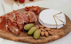 tagliere con salumi e formaggi