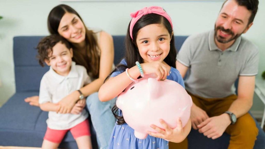 aiuto economico famiglie - freepik - circuitolavoro.it