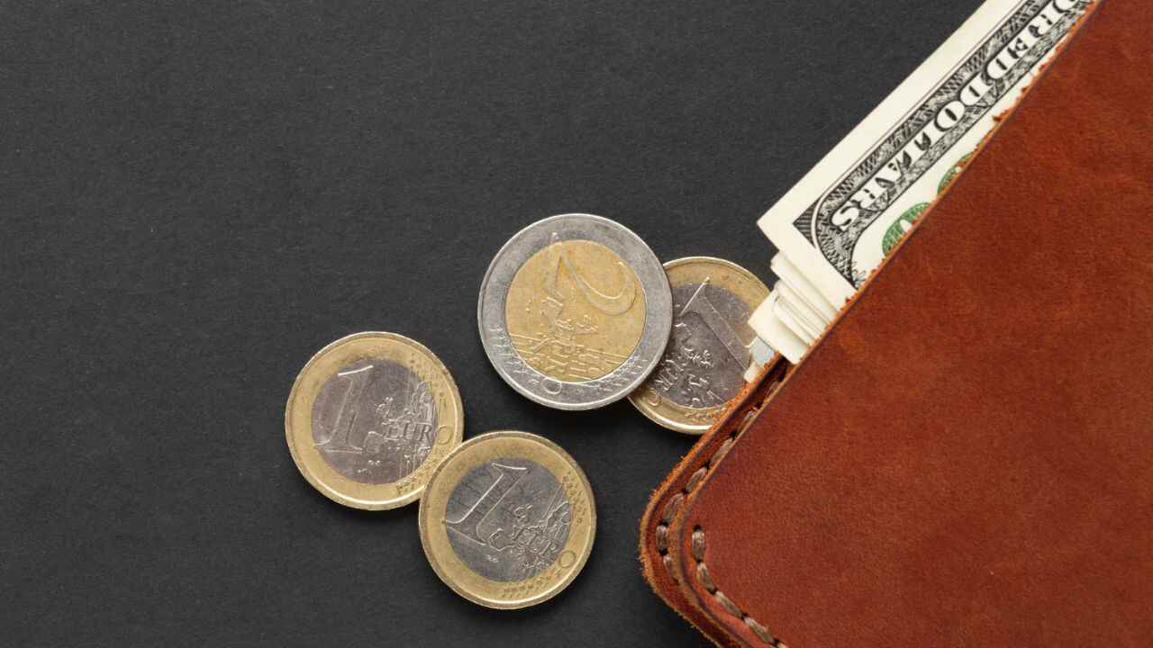 moneta da 2 euro - freepik - circuitolavoro.it