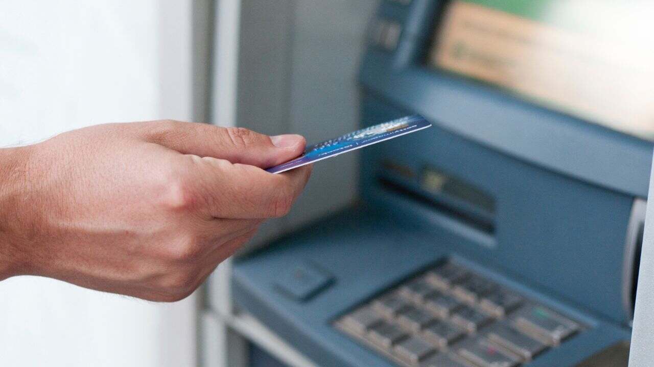 prelievo bancomat - freepik - circuitolavoro.it