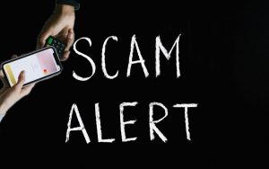 scam allert scritta