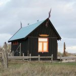 casa in legno in campagna