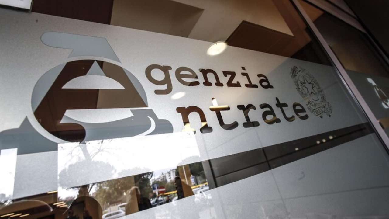 Agenzia delle Entrate assume 2.700 funzionari | requisiti, prove e sedi; la tabella che ti fa scegliere bene