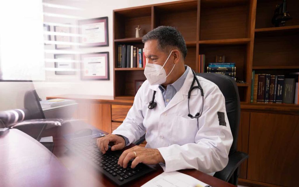 medico nello studio