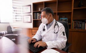 medico nello studio