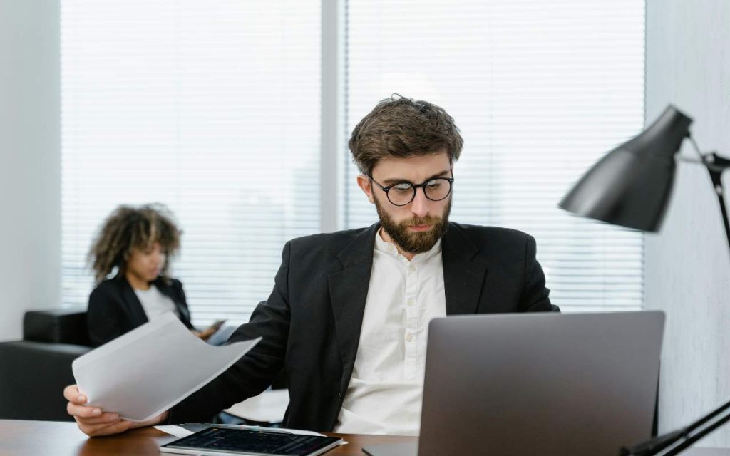persona in ufficio