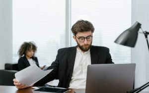 persona in ufficio