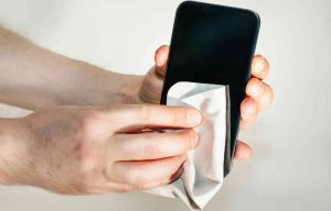 Pulire schermo smartphone